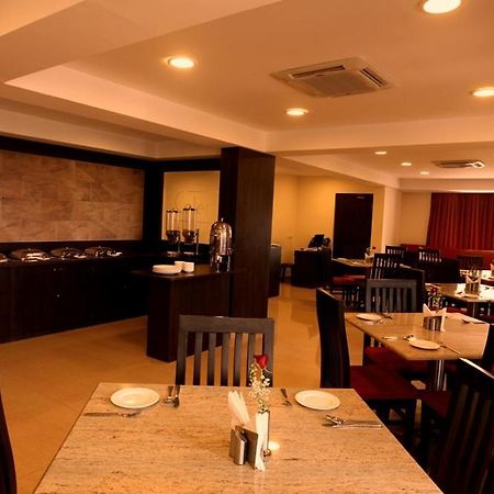 Nagarjuna Suites Bangalore Restoran gambar