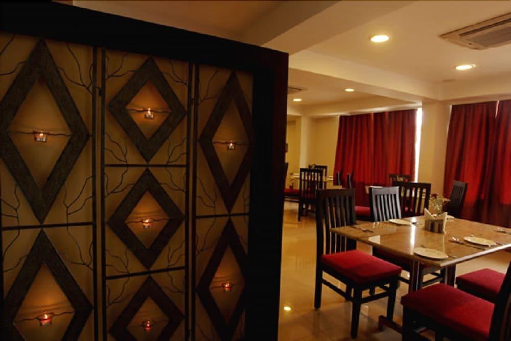Hotel Nagarjuna Suites Bangalore Restoran gambar