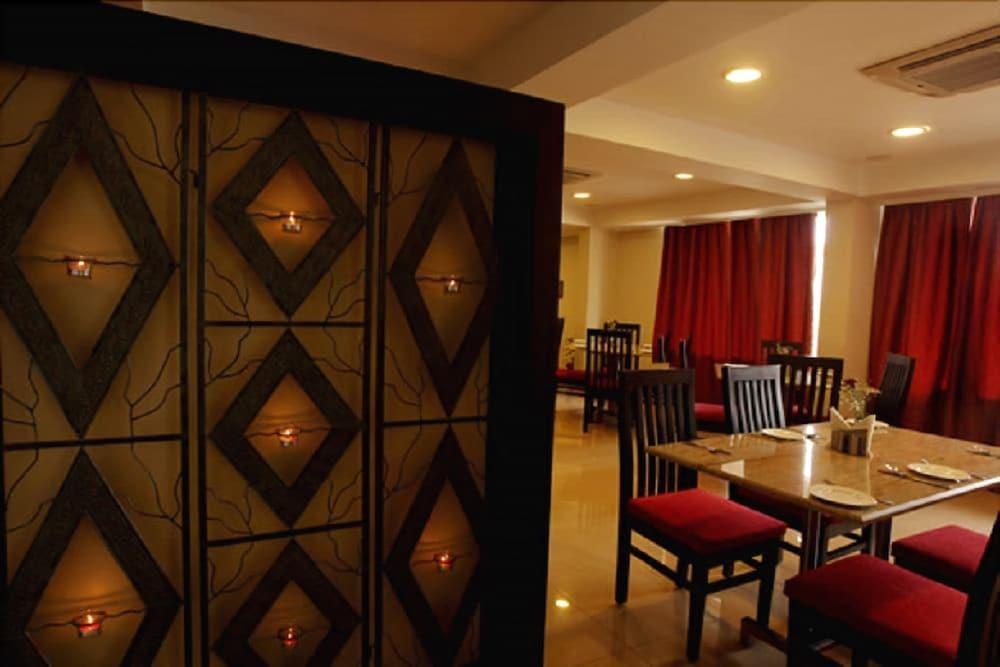 Nagarjuna Suites Bangalore Restoran gambar
